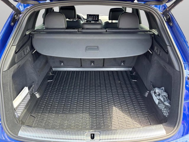 Vehicle image 9 of 34