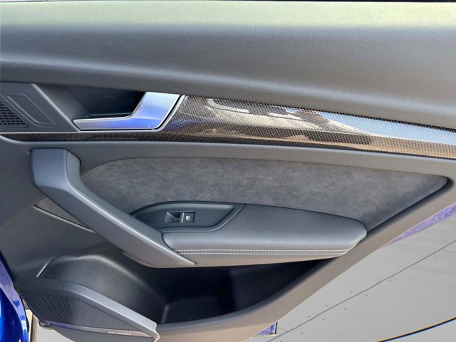 Vehicle image 25 of 34