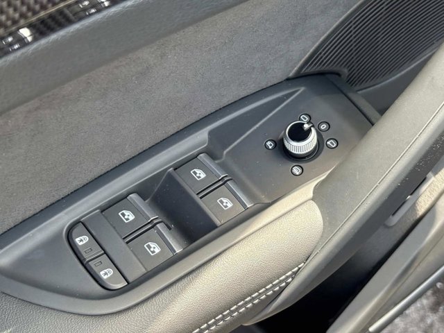 Vehicle image 29 of 34