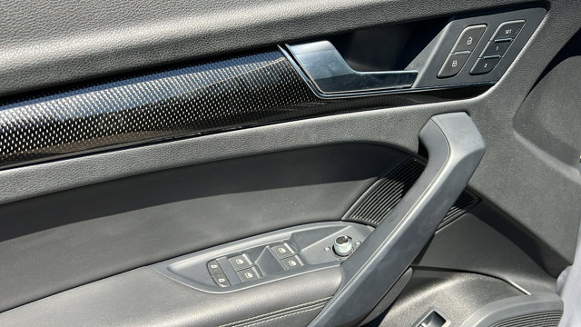 Vehicle image 17 of 31