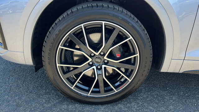 Vehicle image 10 of 31