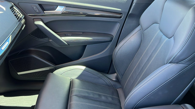 Vehicle image 21 of 31
