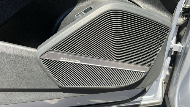Vehicle image 18 of 31