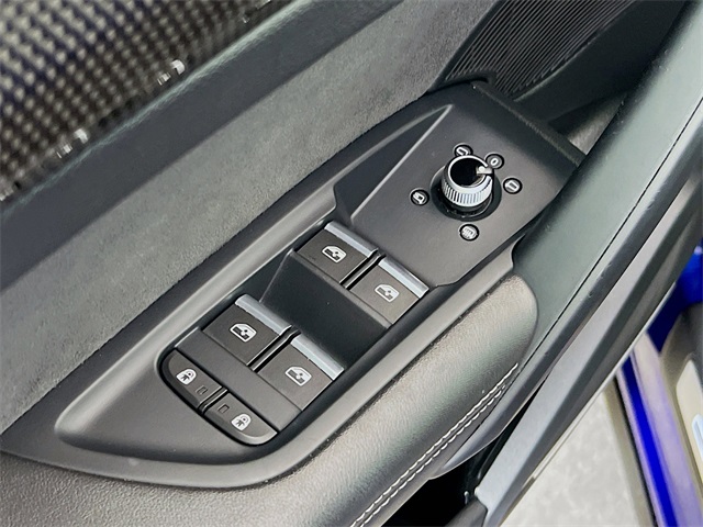 Vehicle image 21 of 25