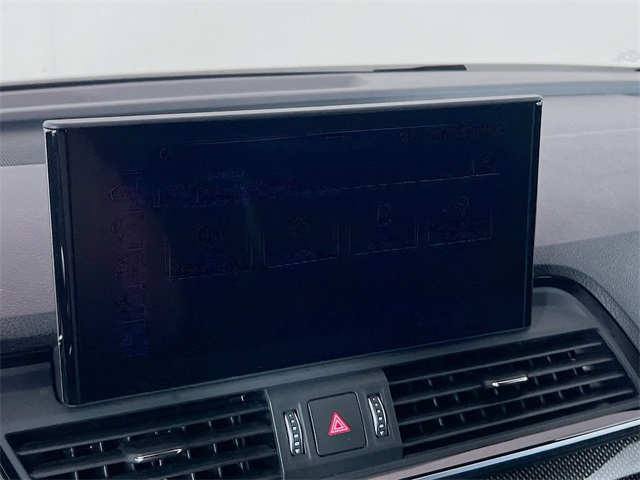 Vehicle image 17 of 25
