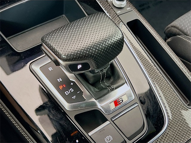 Vehicle image 18 of 25