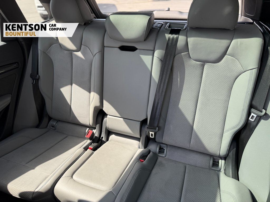 Vehicle image 41 of 48