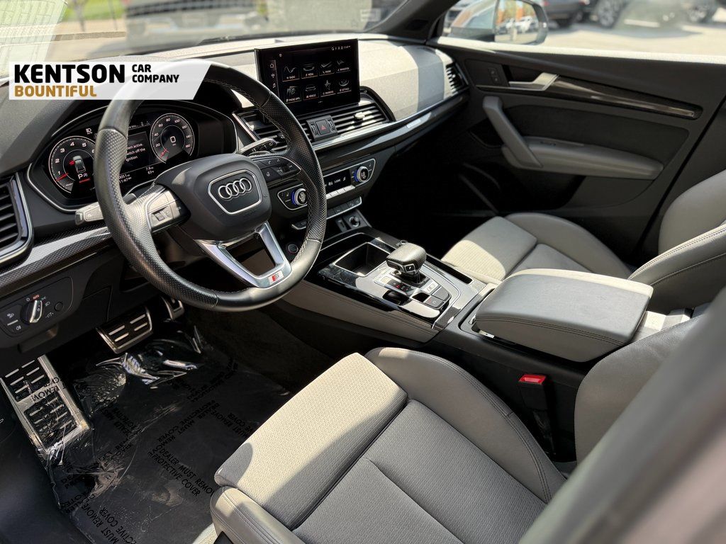 Vehicle image 40 of 48