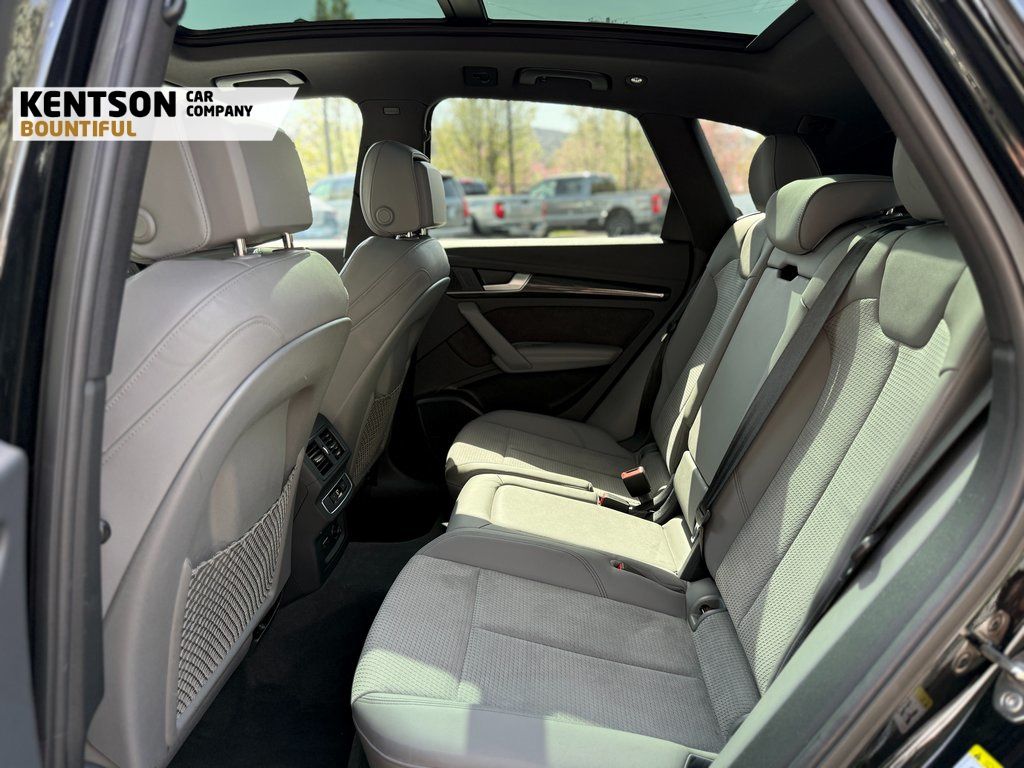 Vehicle image 42 of 48