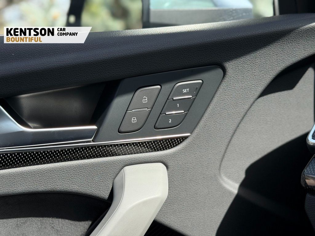 Vehicle image 27 of 48