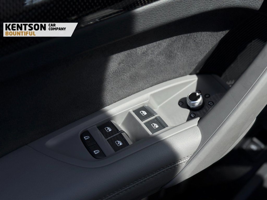 Vehicle image 26 of 48