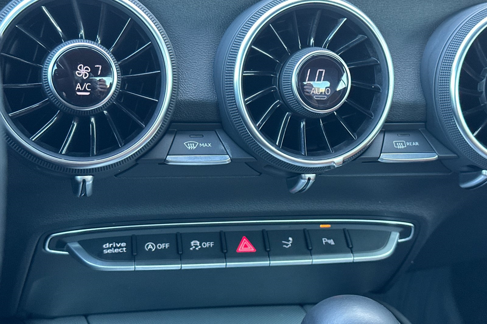 Vehicle image 22 of 35