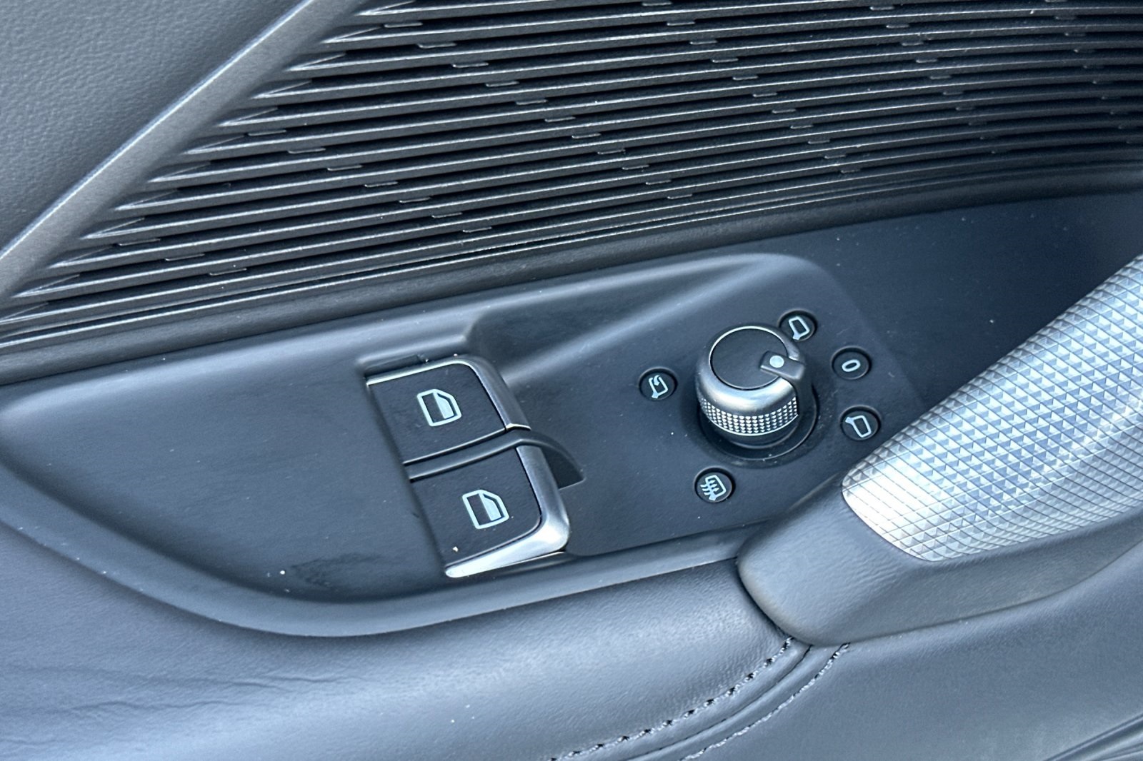 Vehicle image 11 of 35