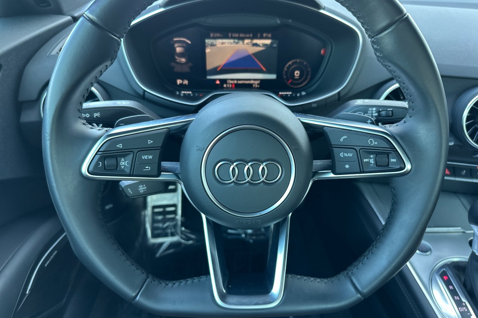 Vehicle image 25 of 35