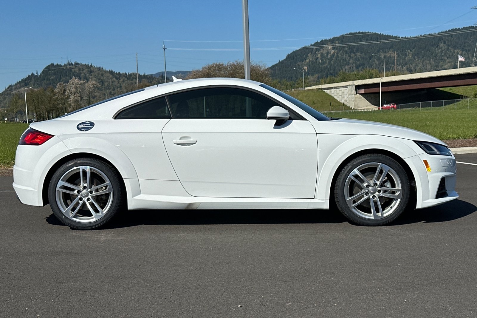 Vehicle image 4 of 35
