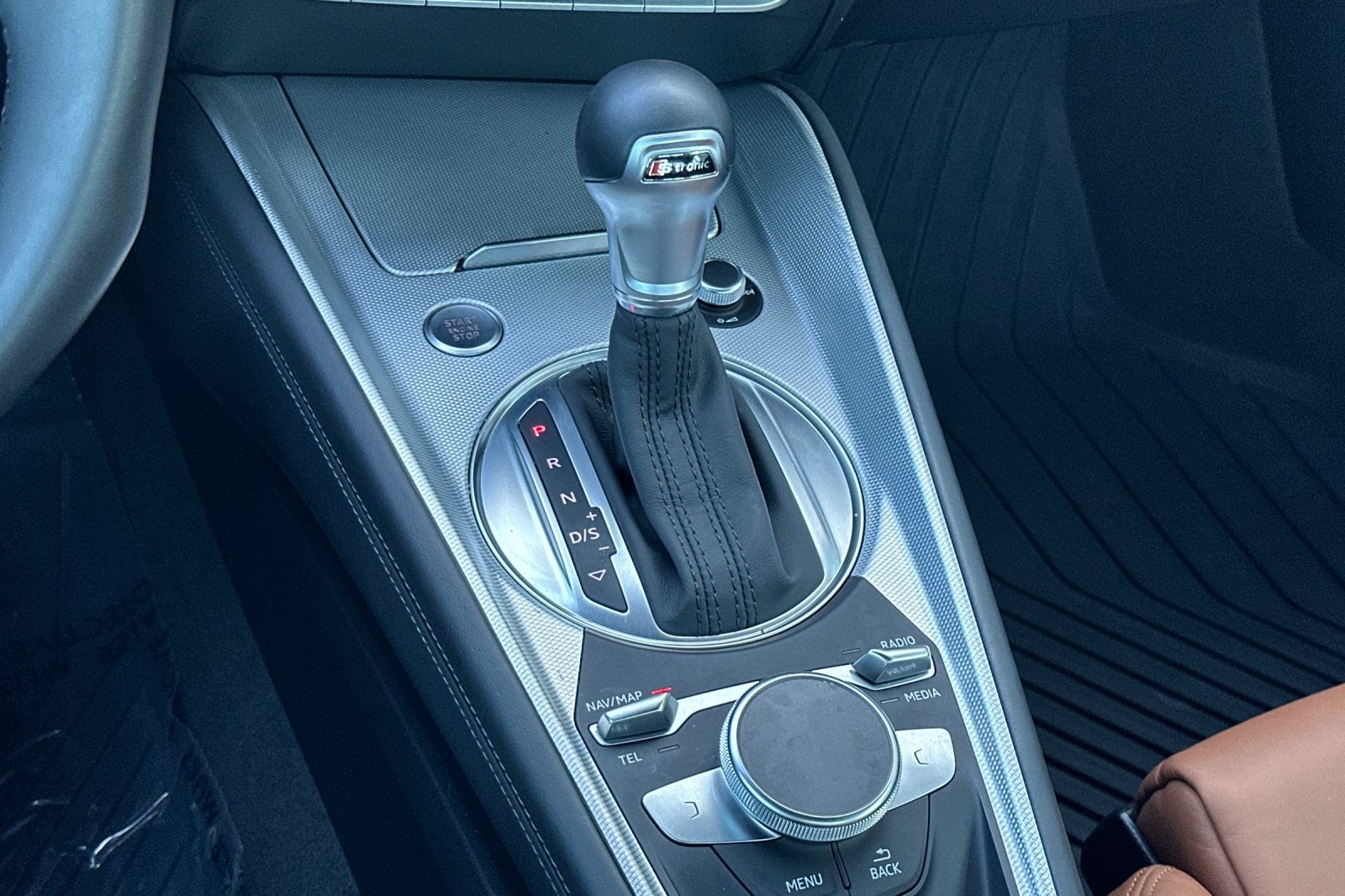 Vehicle image 23 of 35