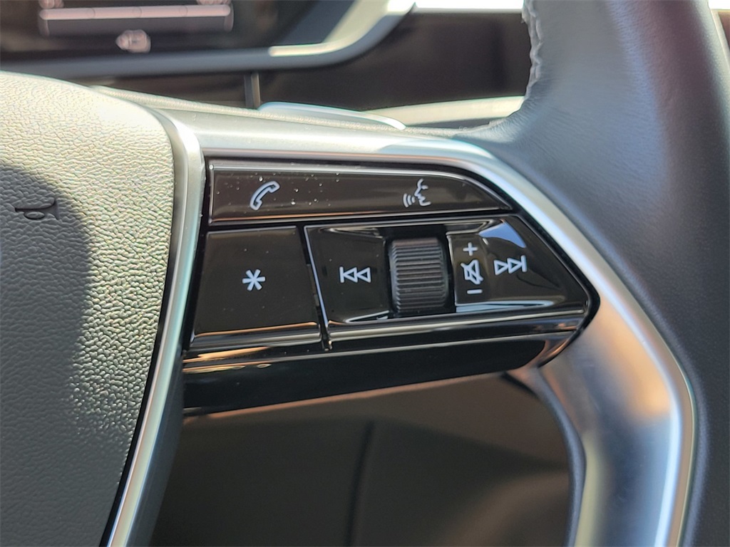 Vehicle image 23 of 27