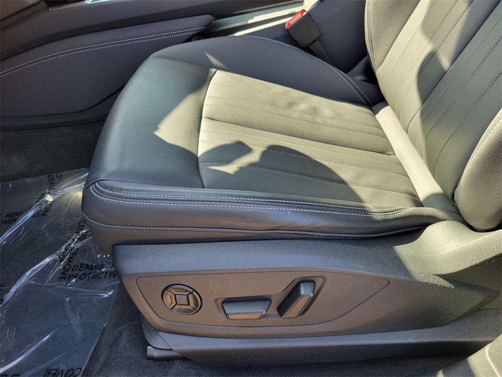 Vehicle image 17 of 27