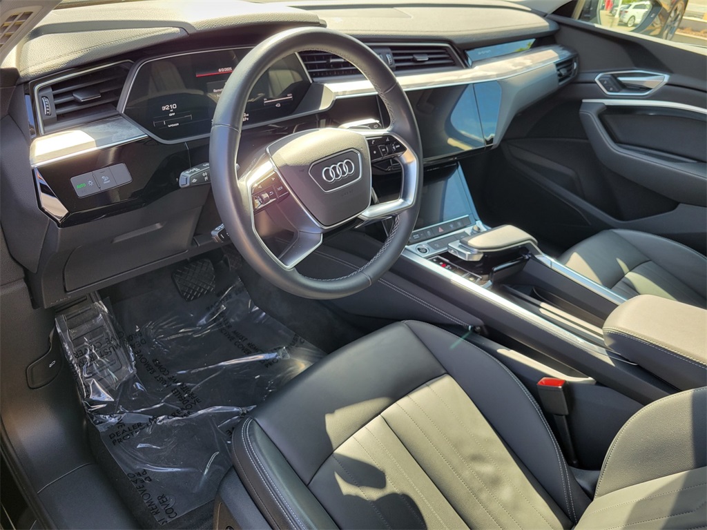Vehicle image 10 of 27