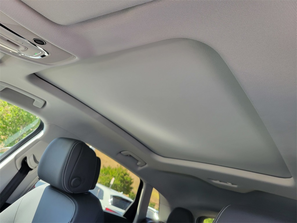 Vehicle image 11 of 27