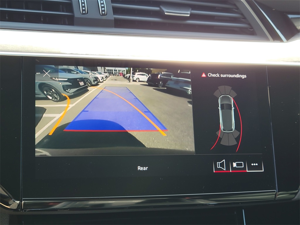 Vehicle image 18 of 27