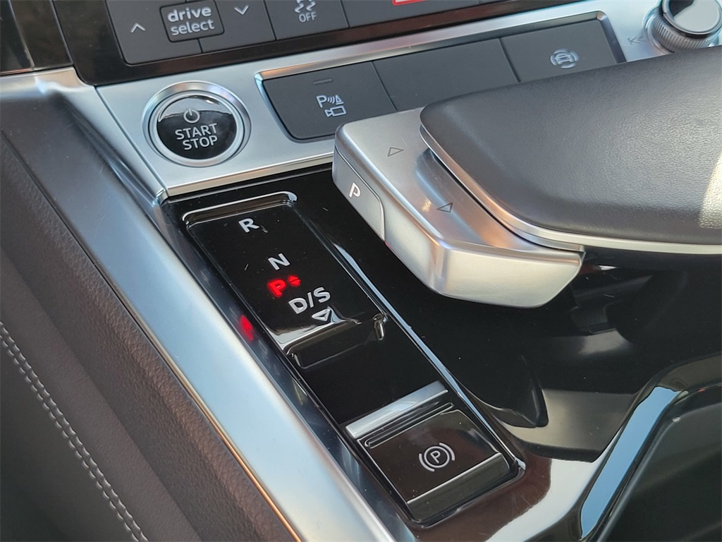 Vehicle image 21 of 27