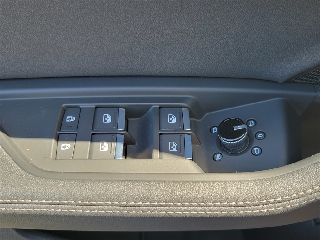 Vehicle image 26 of 27