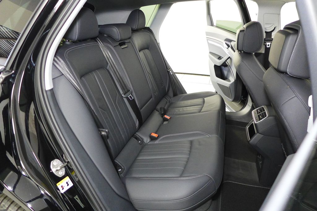 Vehicle image 20 of 30