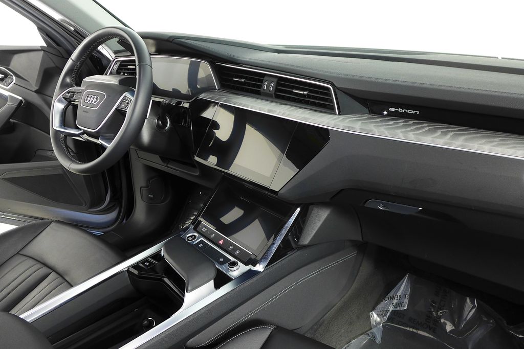 Vehicle image 14 of 30