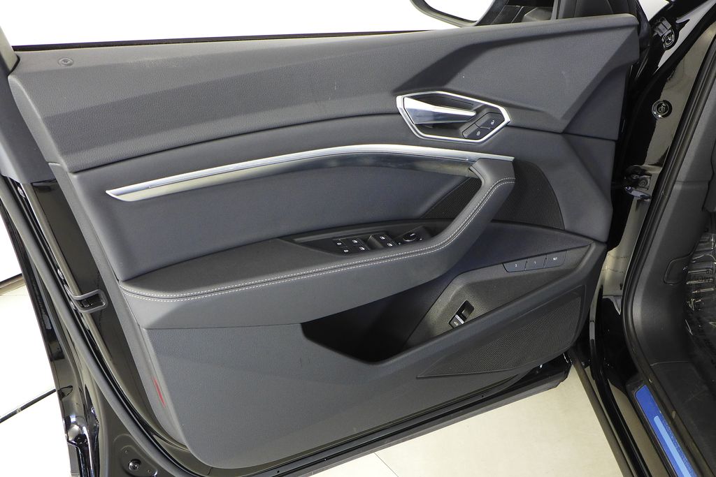 Vehicle image 12 of 30
