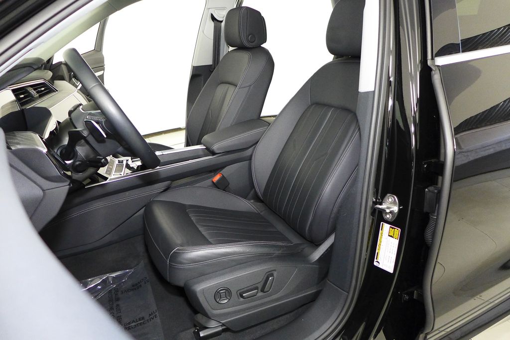 Vehicle image 22 of 30