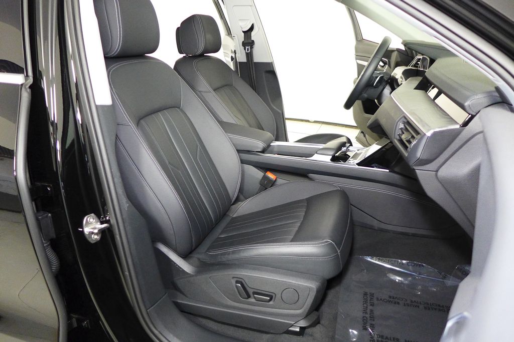 Vehicle image 19 of 30