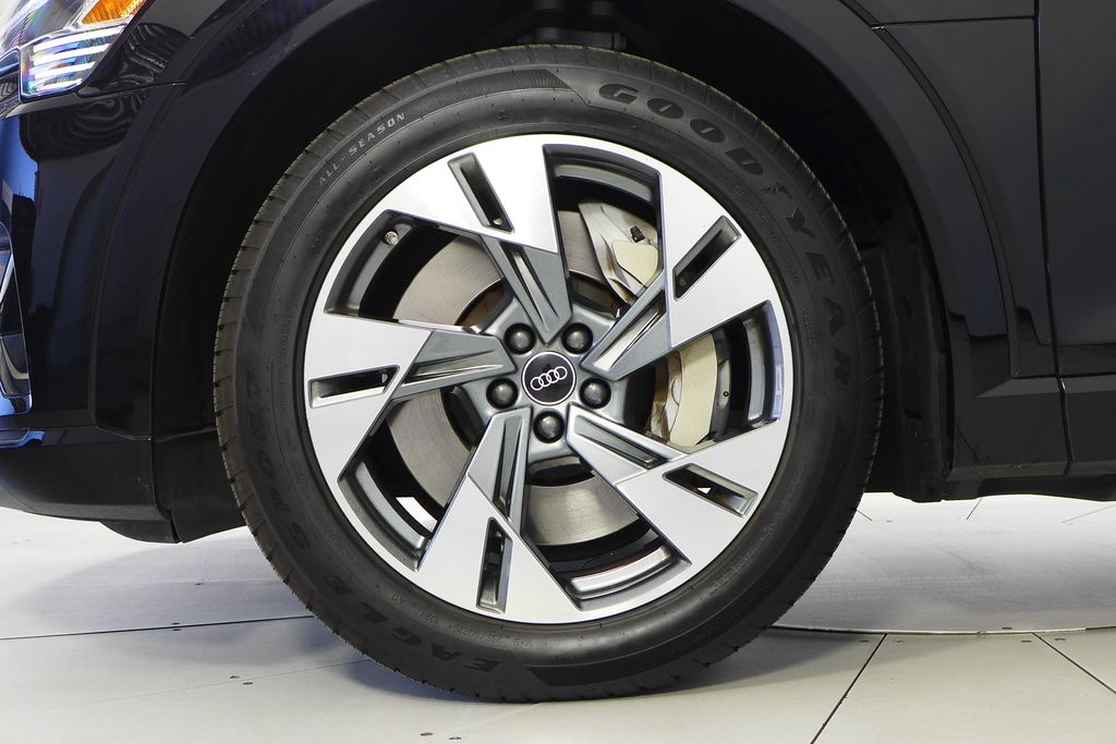 Vehicle image 9 of 30