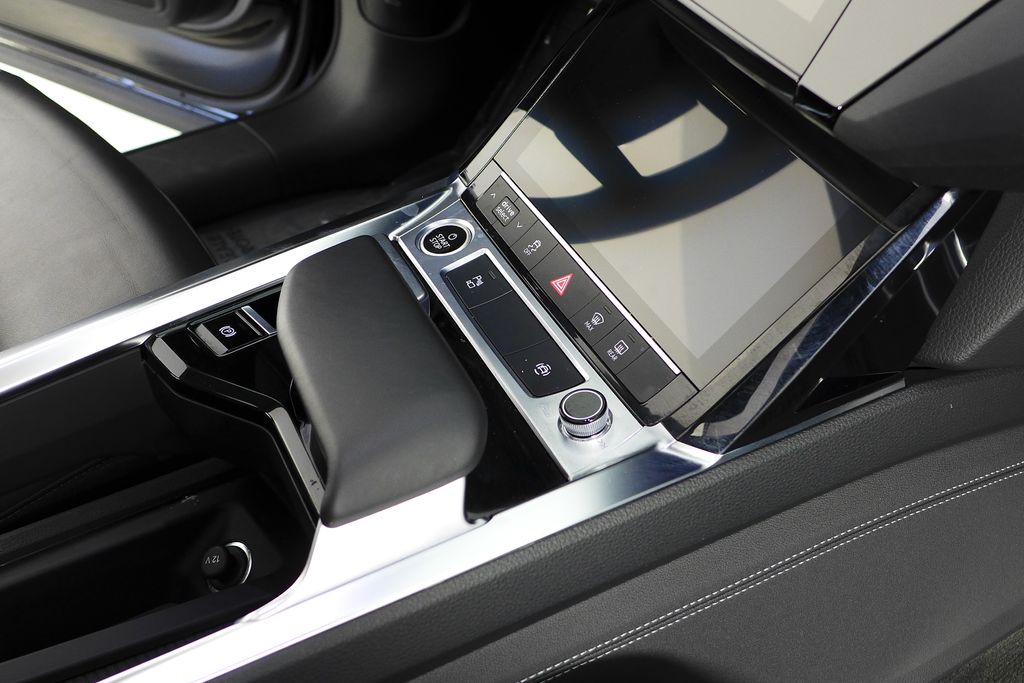 Vehicle image 16 of 30