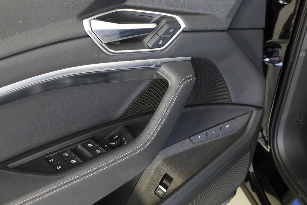 Vehicle image 13 of 30