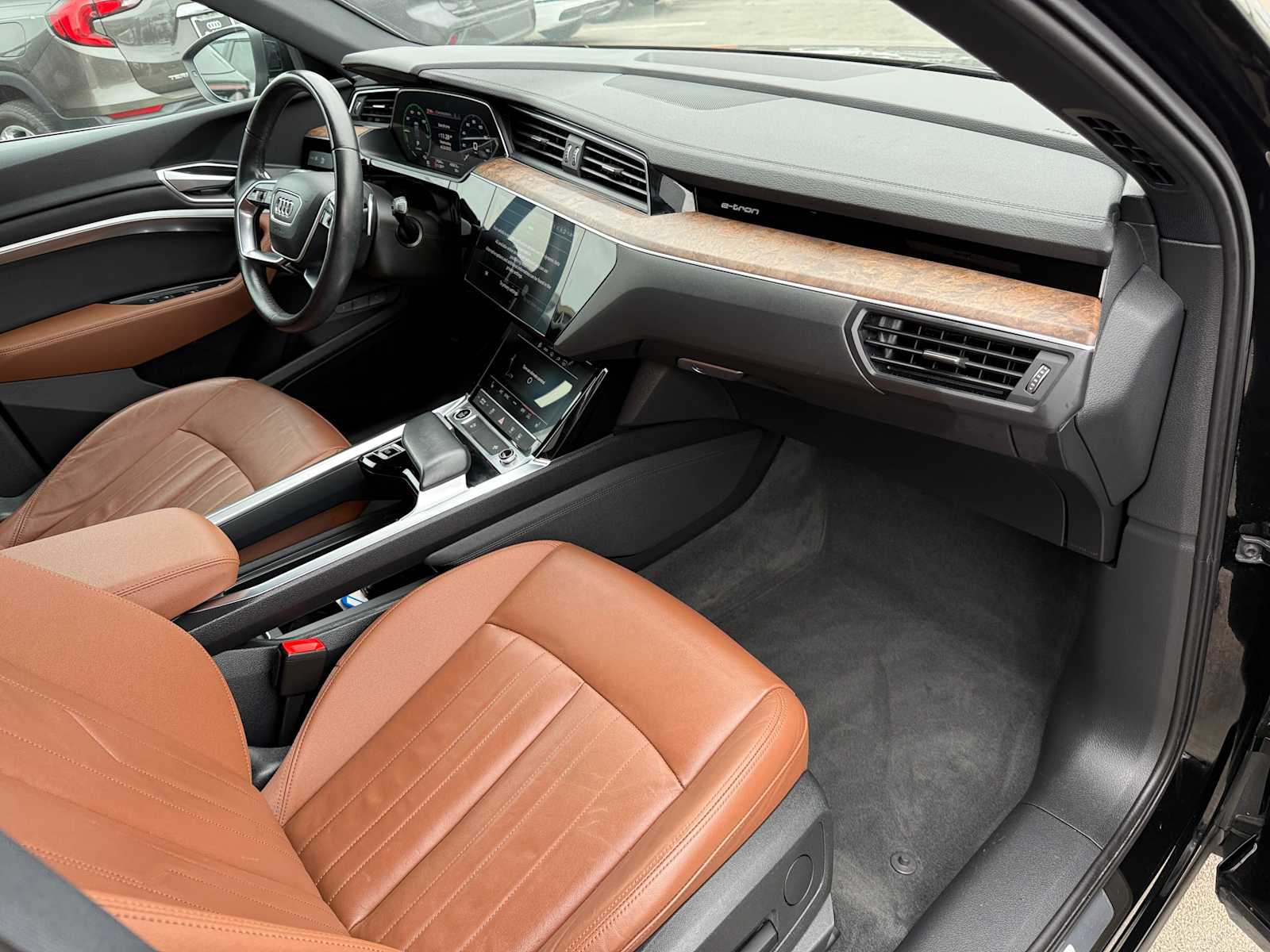 Vehicle image 11 of 38