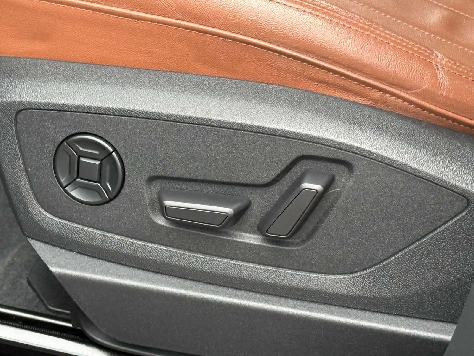 Vehicle image 22 of 38