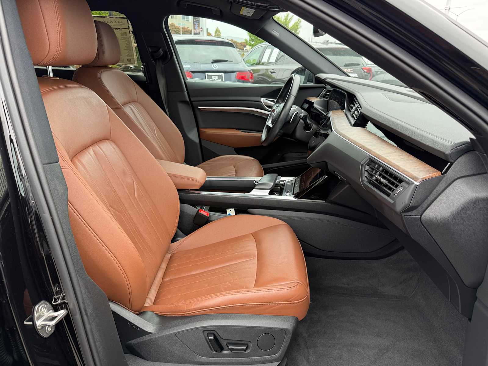 Vehicle image 10 of 38