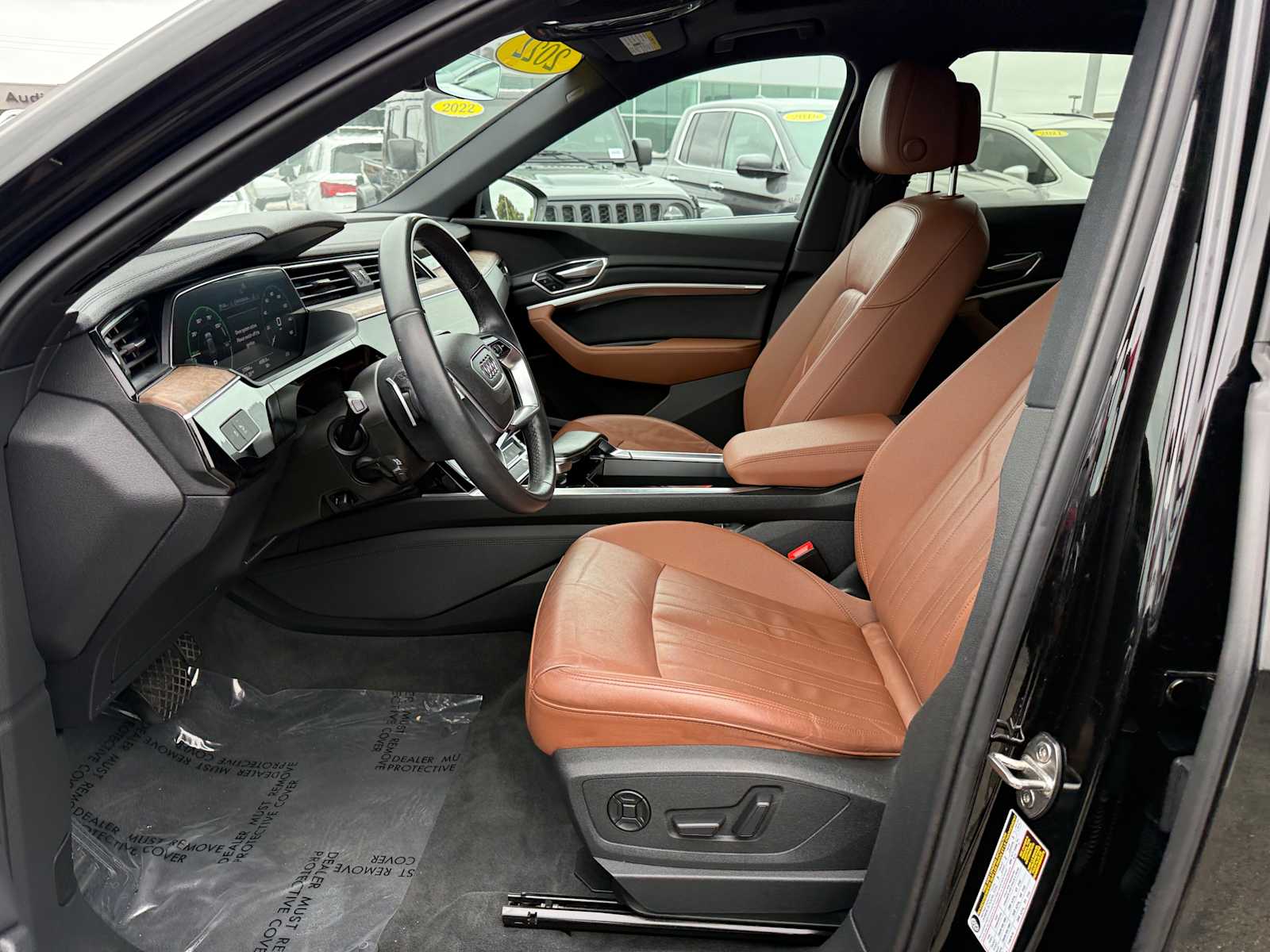 Vehicle image 21 of 38
