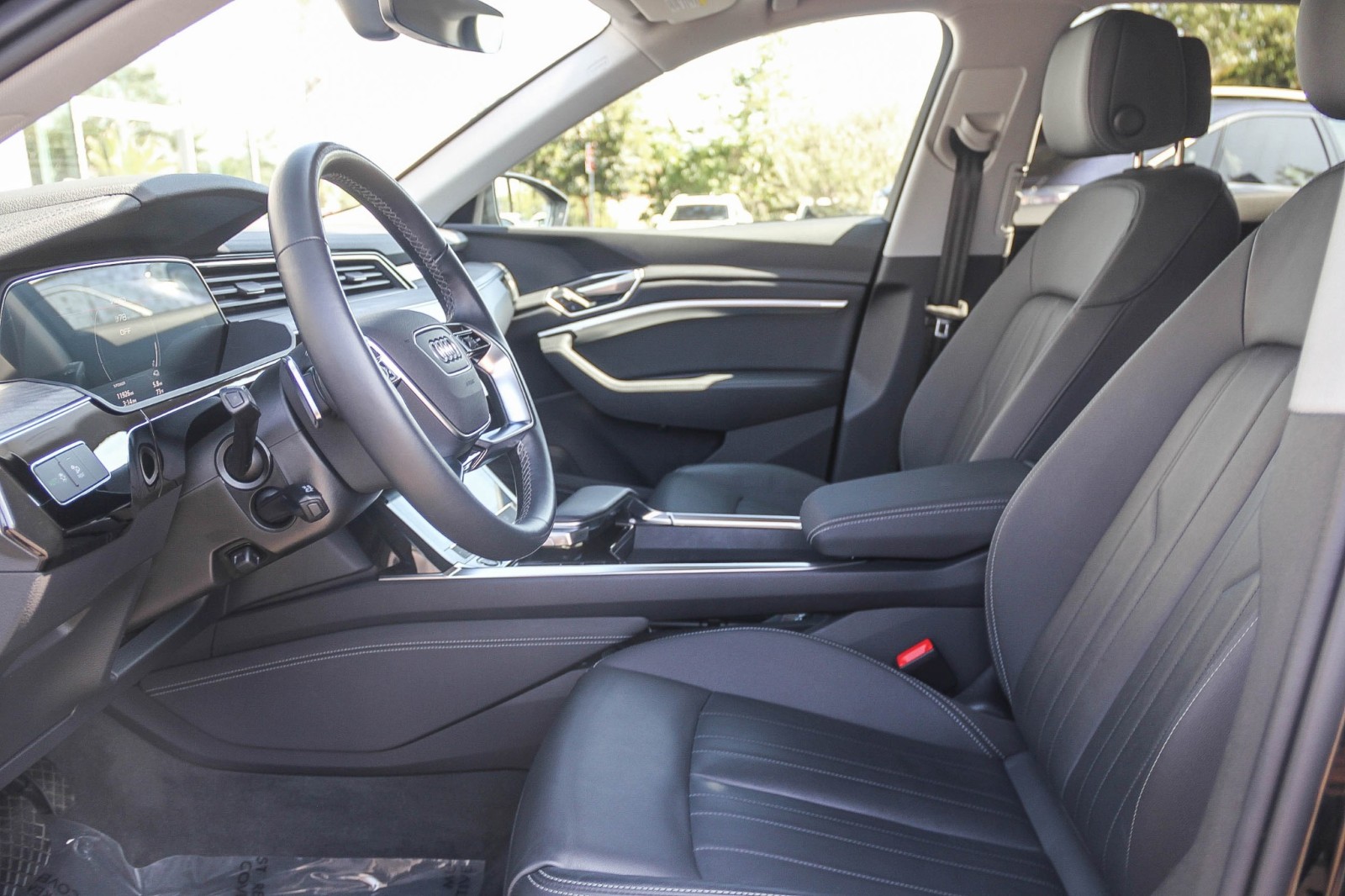 Vehicle image 20 of 28