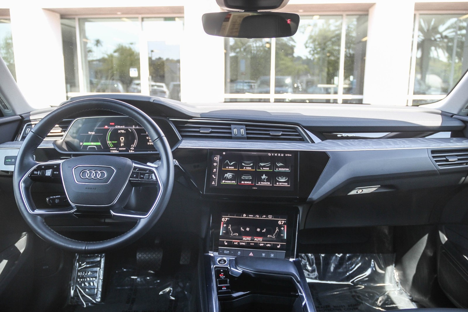 Vehicle image 12 of 28