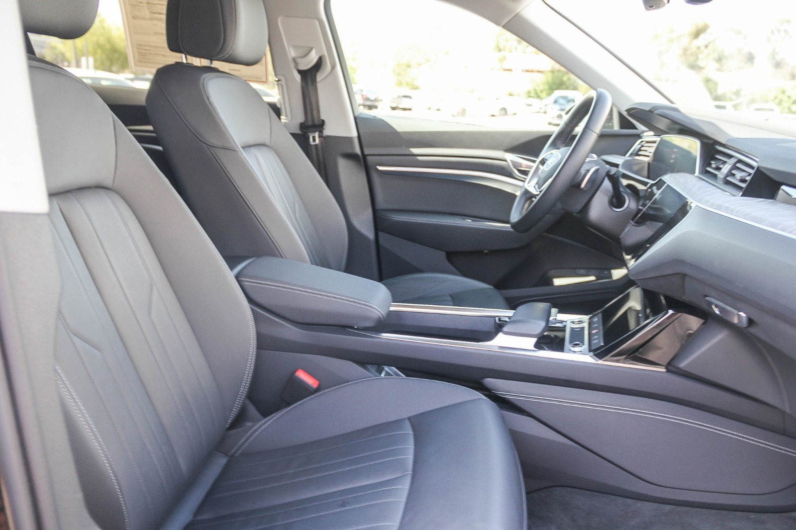 Vehicle image 22 of 28