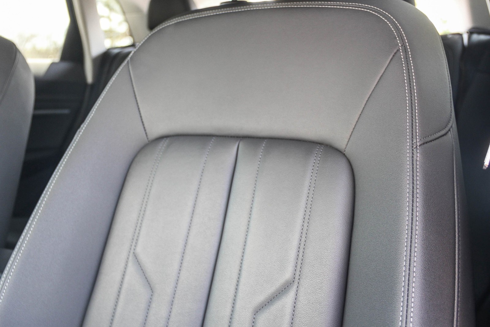 Vehicle image 25 of 28