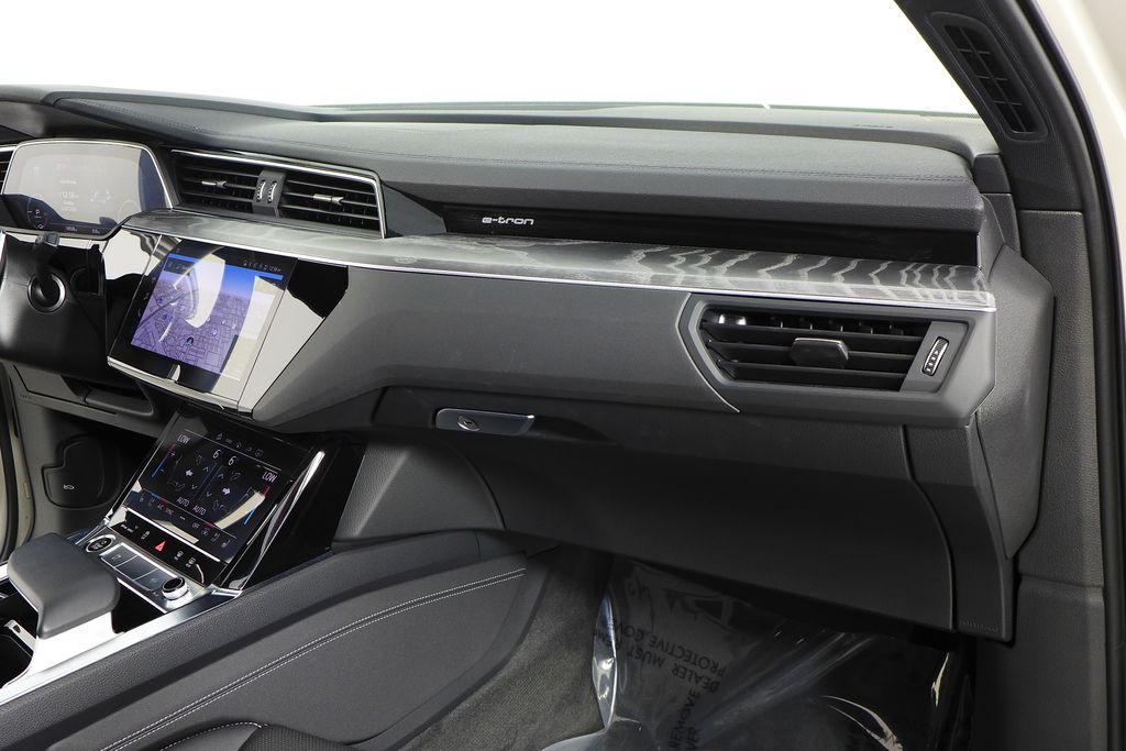 Vehicle image 14 of 30