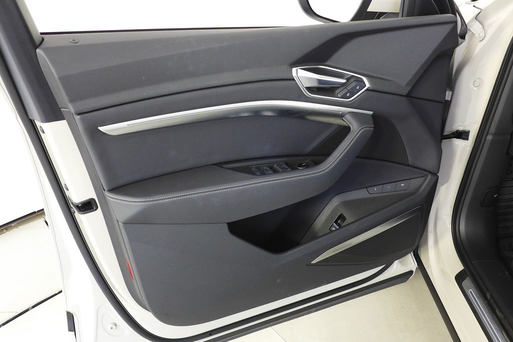 Vehicle image 11 of 30