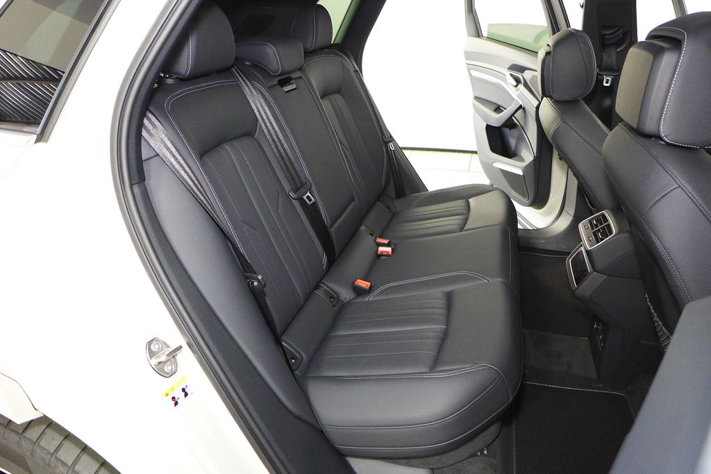 Vehicle image 20 of 30