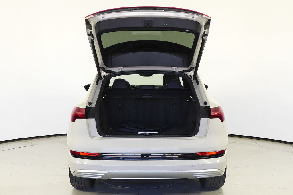 Vehicle image 10 of 30