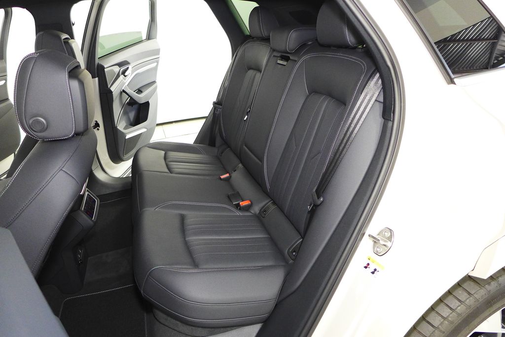 Vehicle image 21 of 30