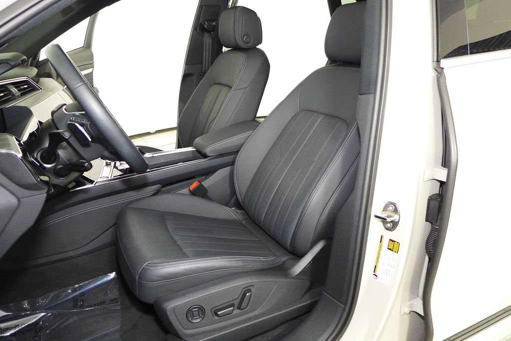 Vehicle image 22 of 30
