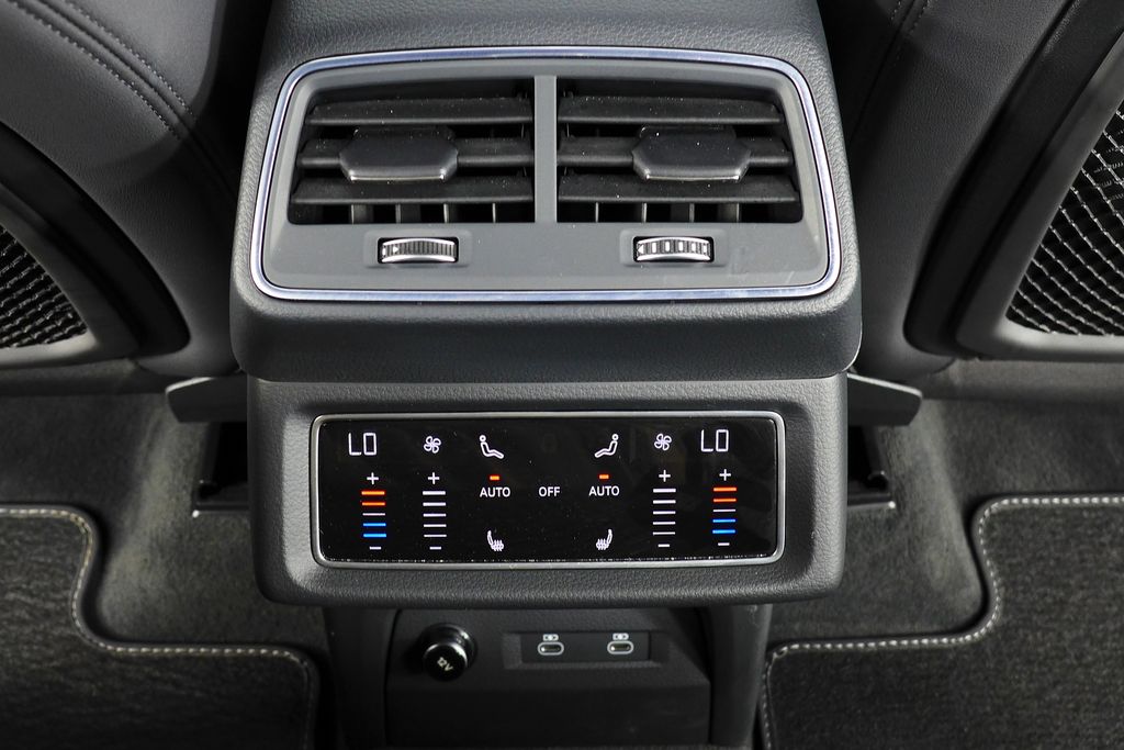Vehicle image 24 of 30